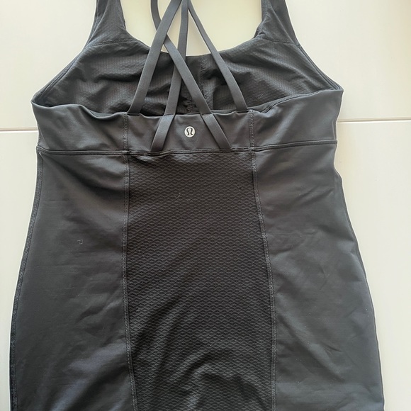 Lululemon yoga top with flower pattern (size 8) - Picture 3 of 4